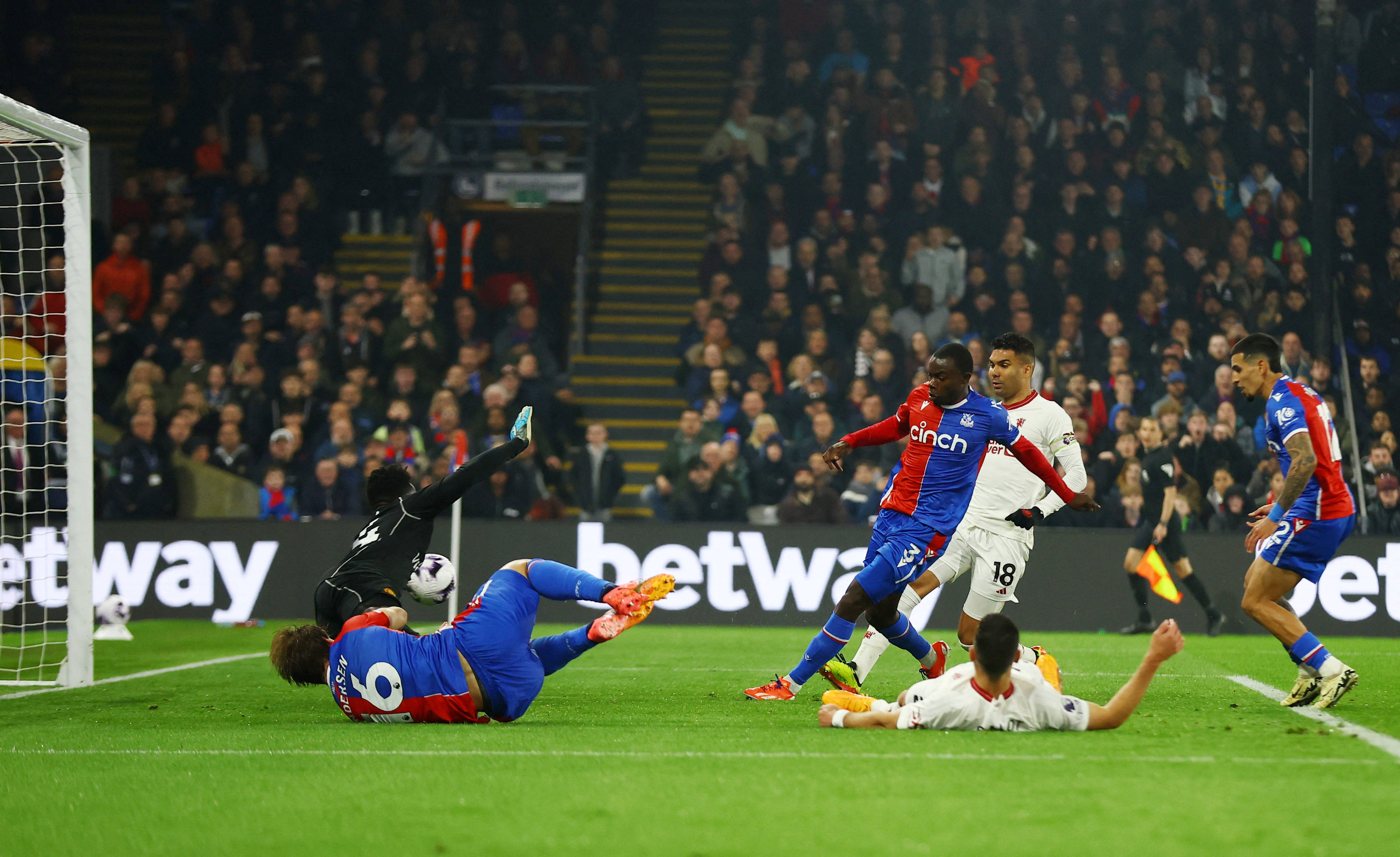 杏彩体育网站-胜负激烈！曼城力克多特蒙德，晋级半决赛的简单介绍