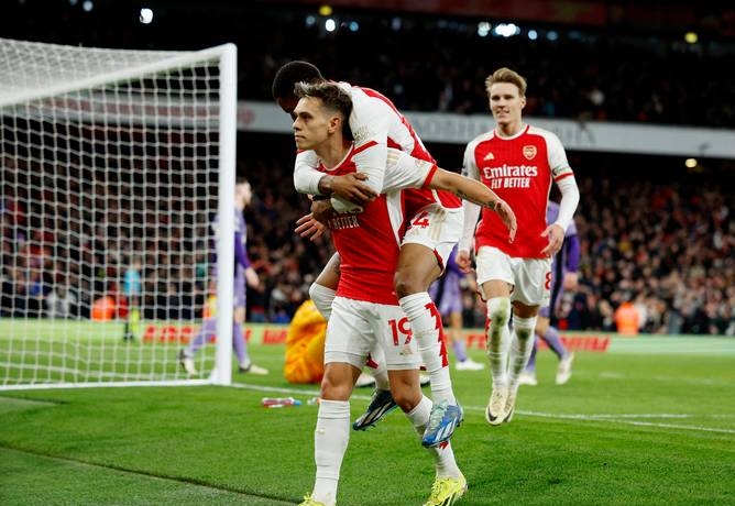 阿森纳球员伤退无缘重要比赛(阿森纳前瞻盼终结4场不胜颓势 两大主力) 阿森纳球员伤退无缘重要比赛(阿森纳前瞻盼终结4场不胜颓势 两大主力)