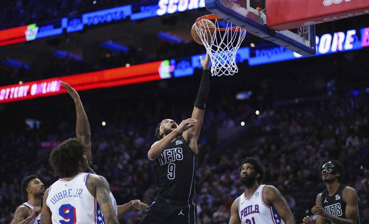 压哨绝杀！球员携手逆转绝佳胜利(压哨绝杀!球员携手逆转绝佳胜利了吗)