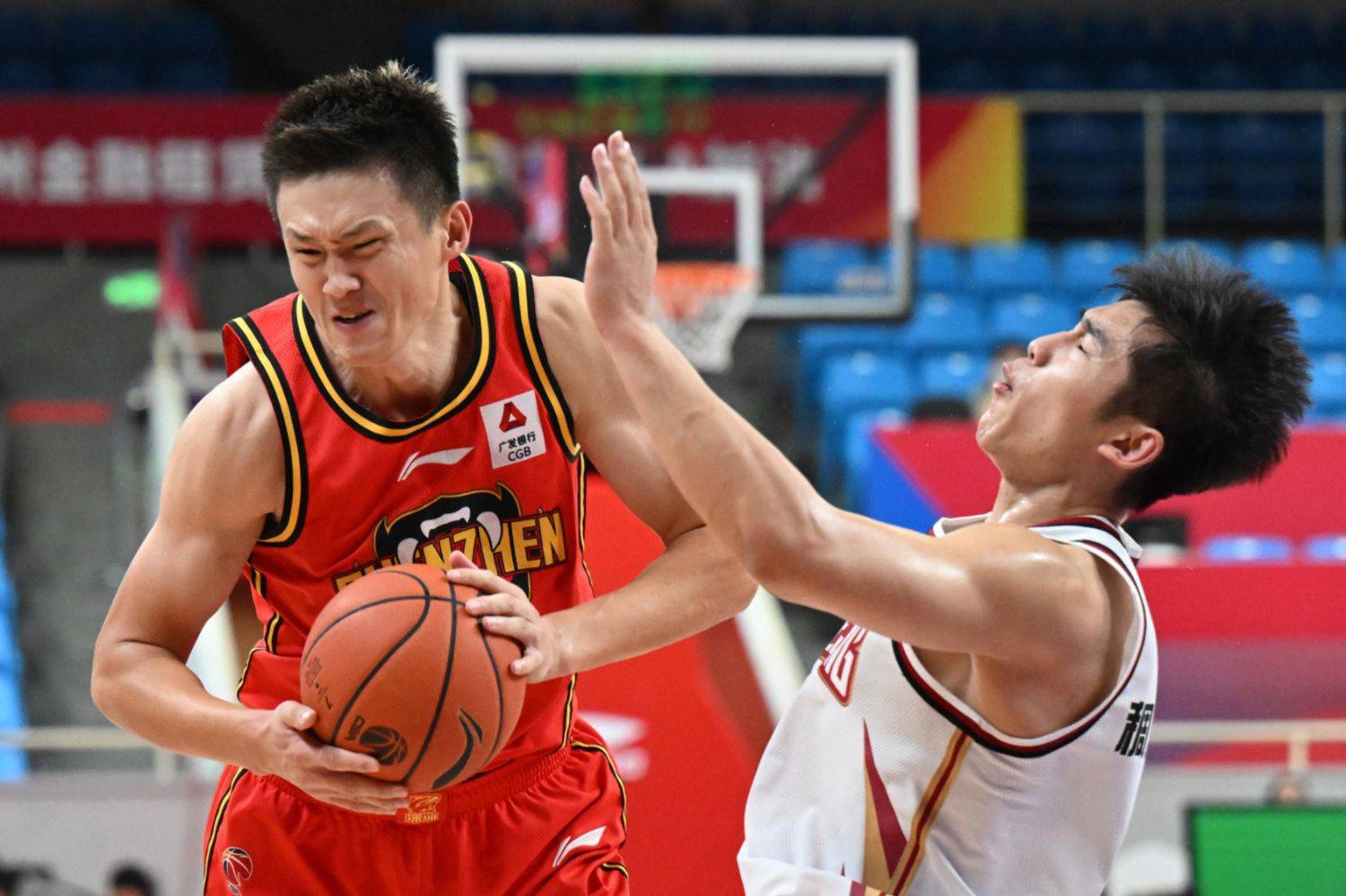 深圳队爆发神级表现，欧洲杯被彻底压制，三杀的简单介绍