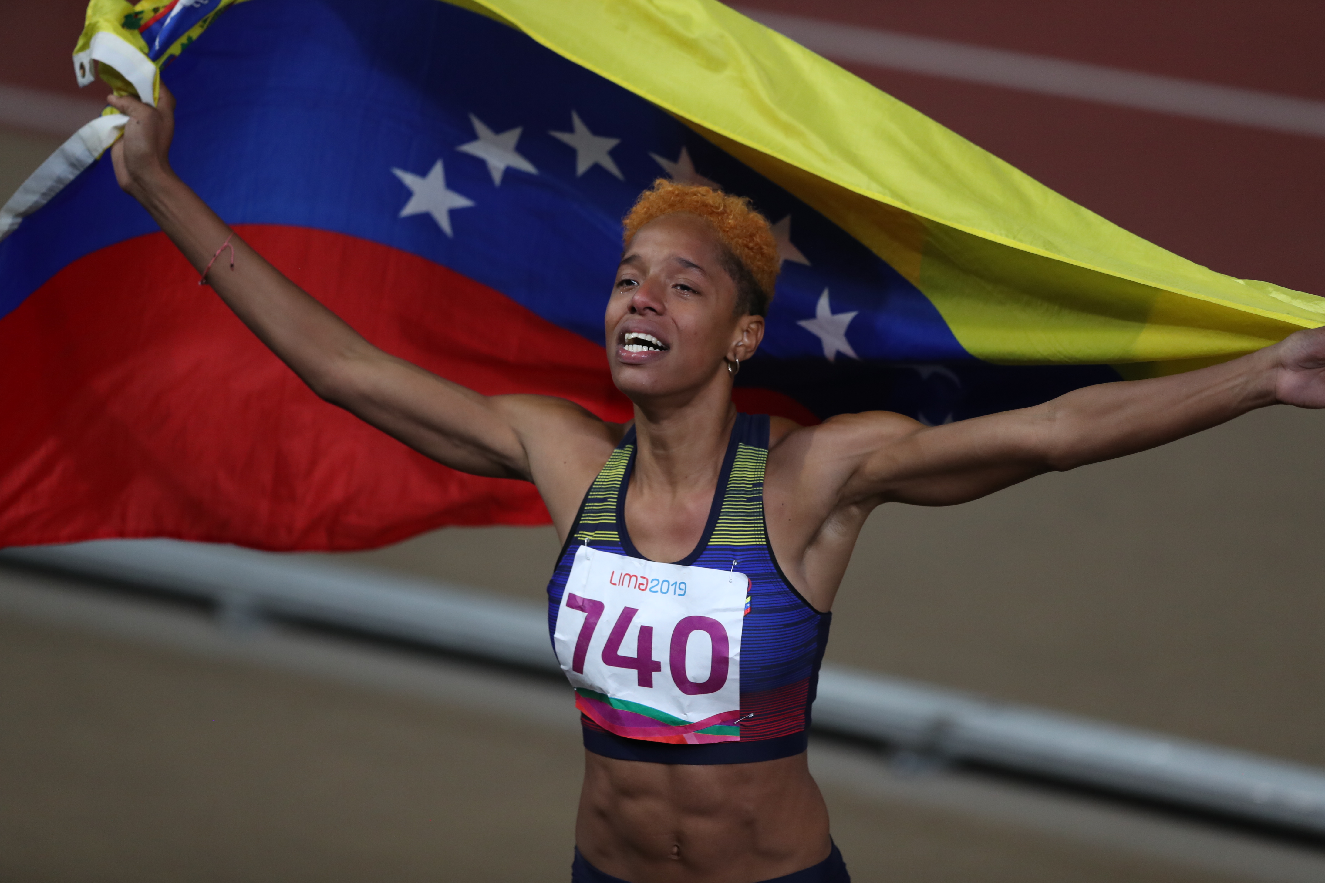 委内瑞拉摔跤选手斗志昂扬 委内瑞拉摔跤选手斗志昂扬