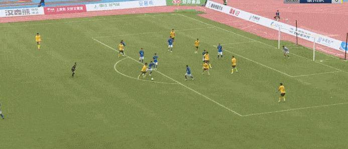 杏彩体育亚洲官网-莫琴尤斯主场被逼平，存争议