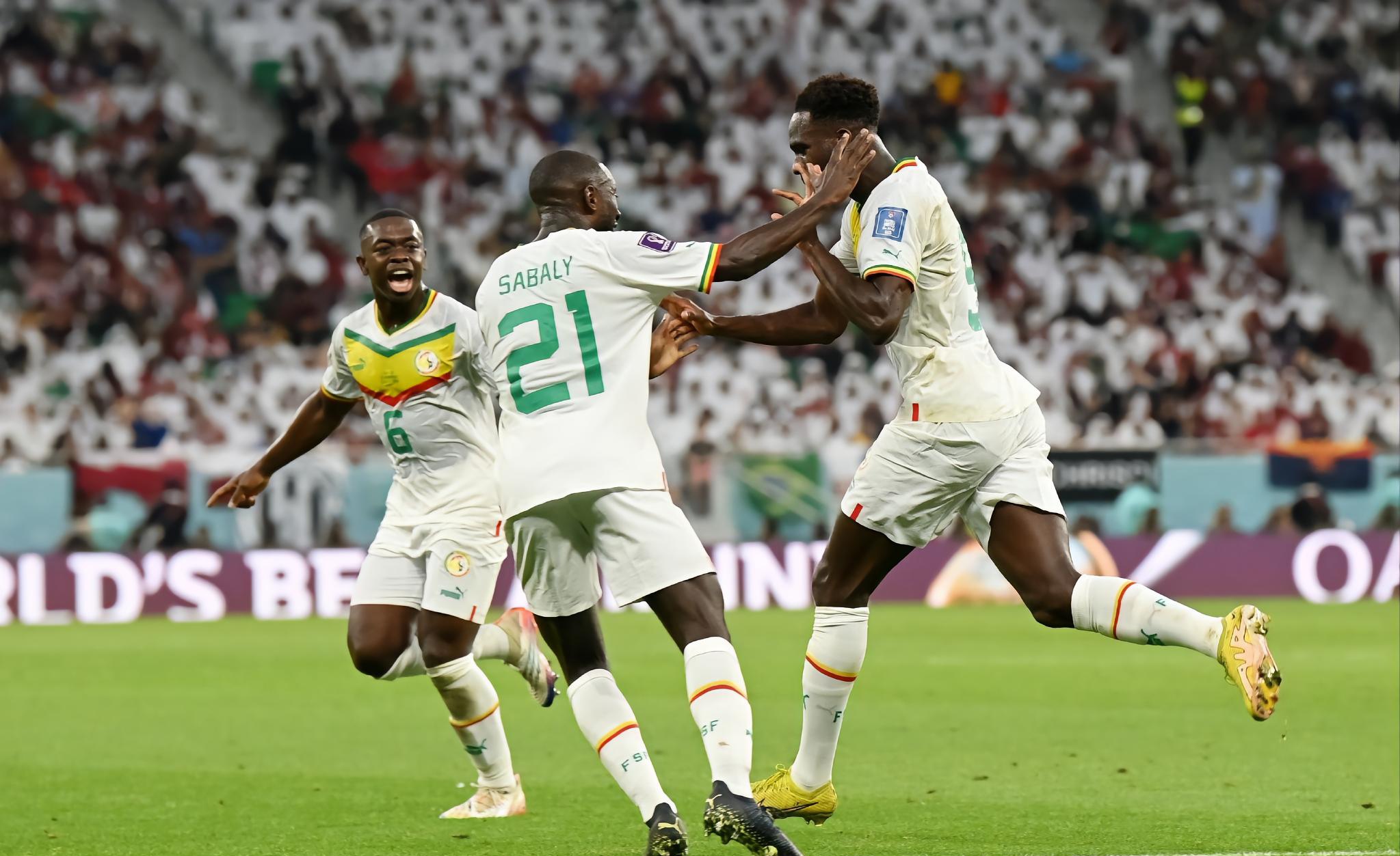 柏太阳神队员奋力拼搏,最终赢得了比赛的胜利的简单介绍 柏太阳神队员奋力拼搏,最终赢得了比赛的胜利的简单介绍