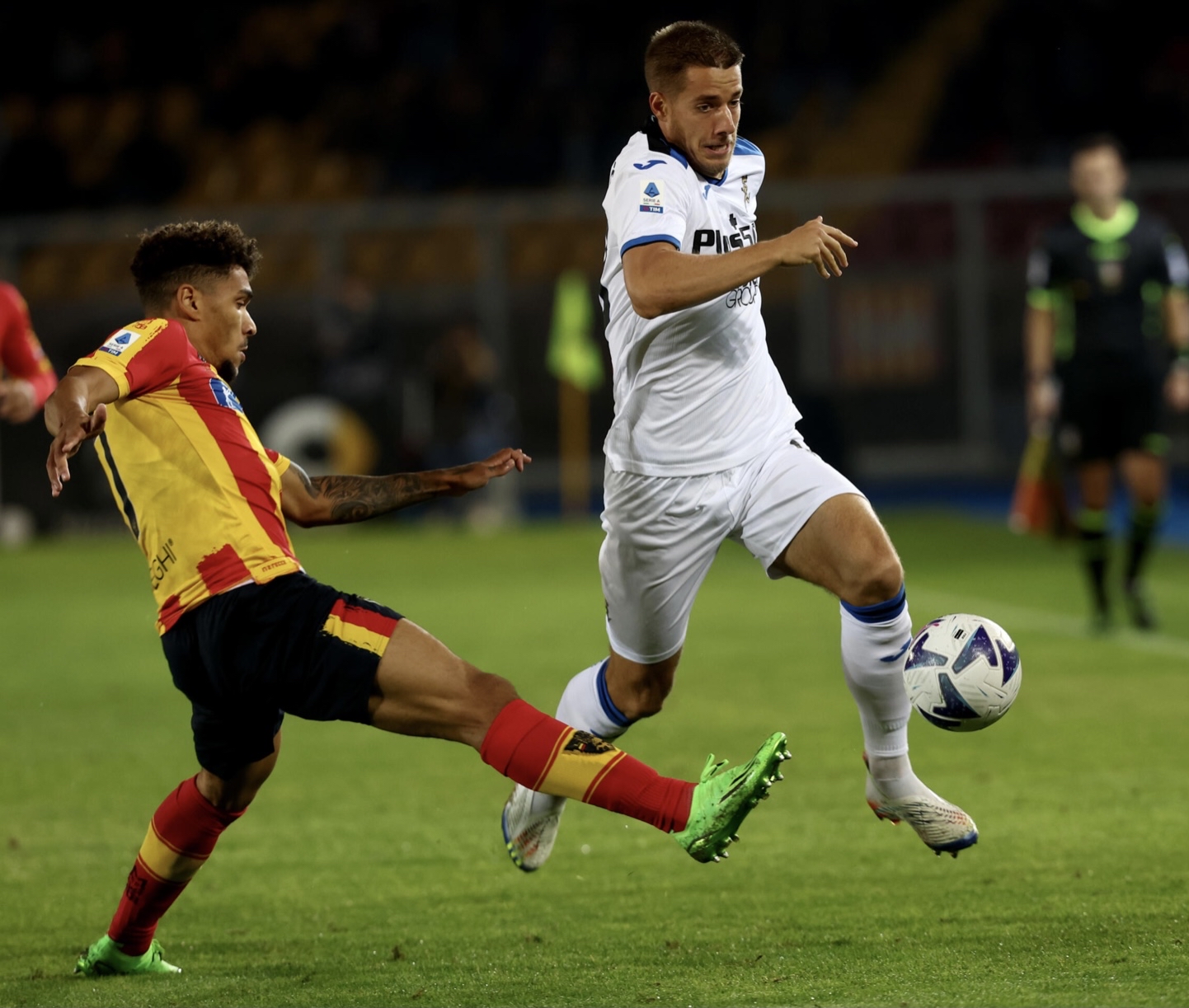 包含莱切主场告捷，保级希望再次坚定的词条