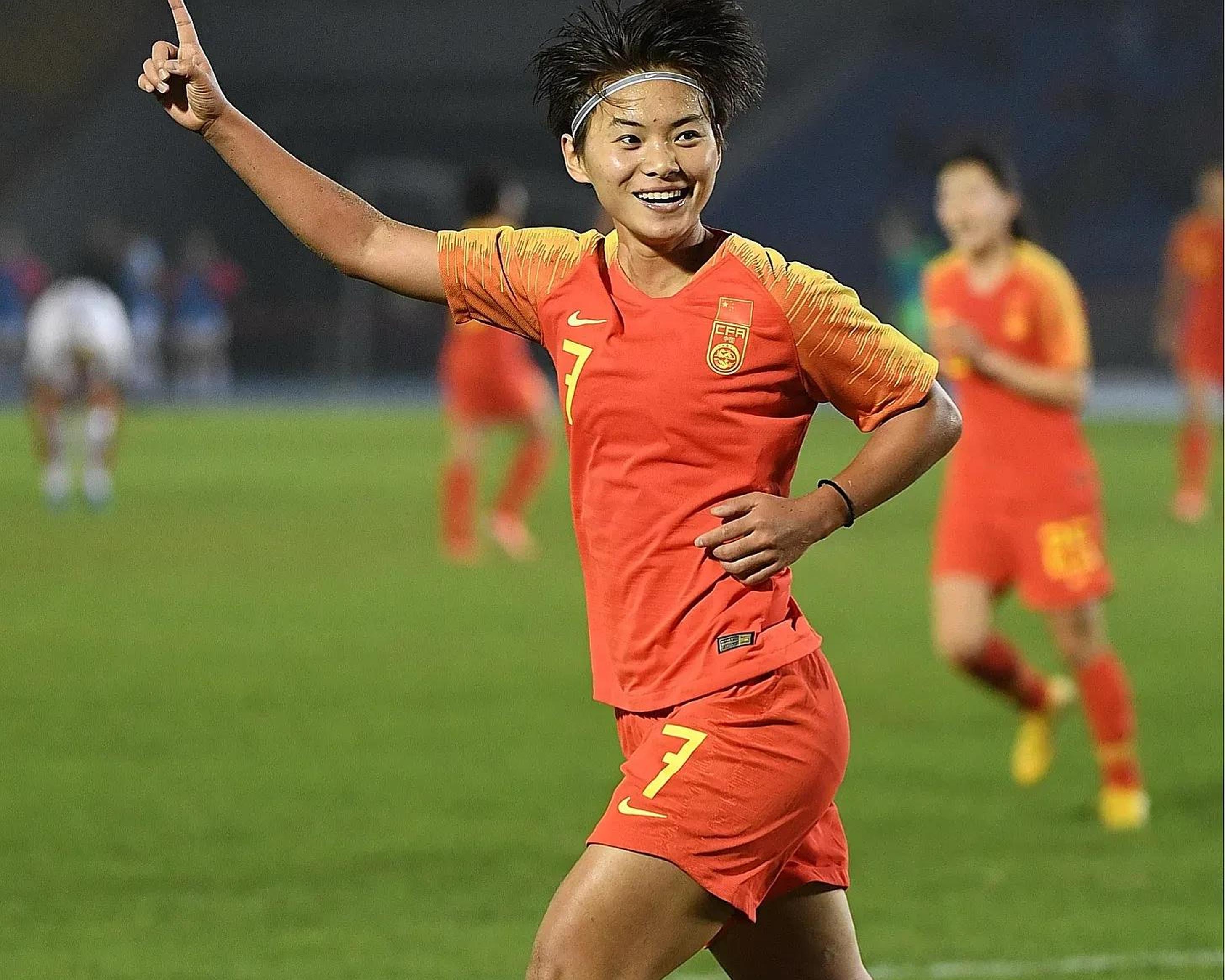 关于愈战愈强:女足运动员积极拼搏的信息 关于愈战愈强:女足运动员积极拼搏的信息