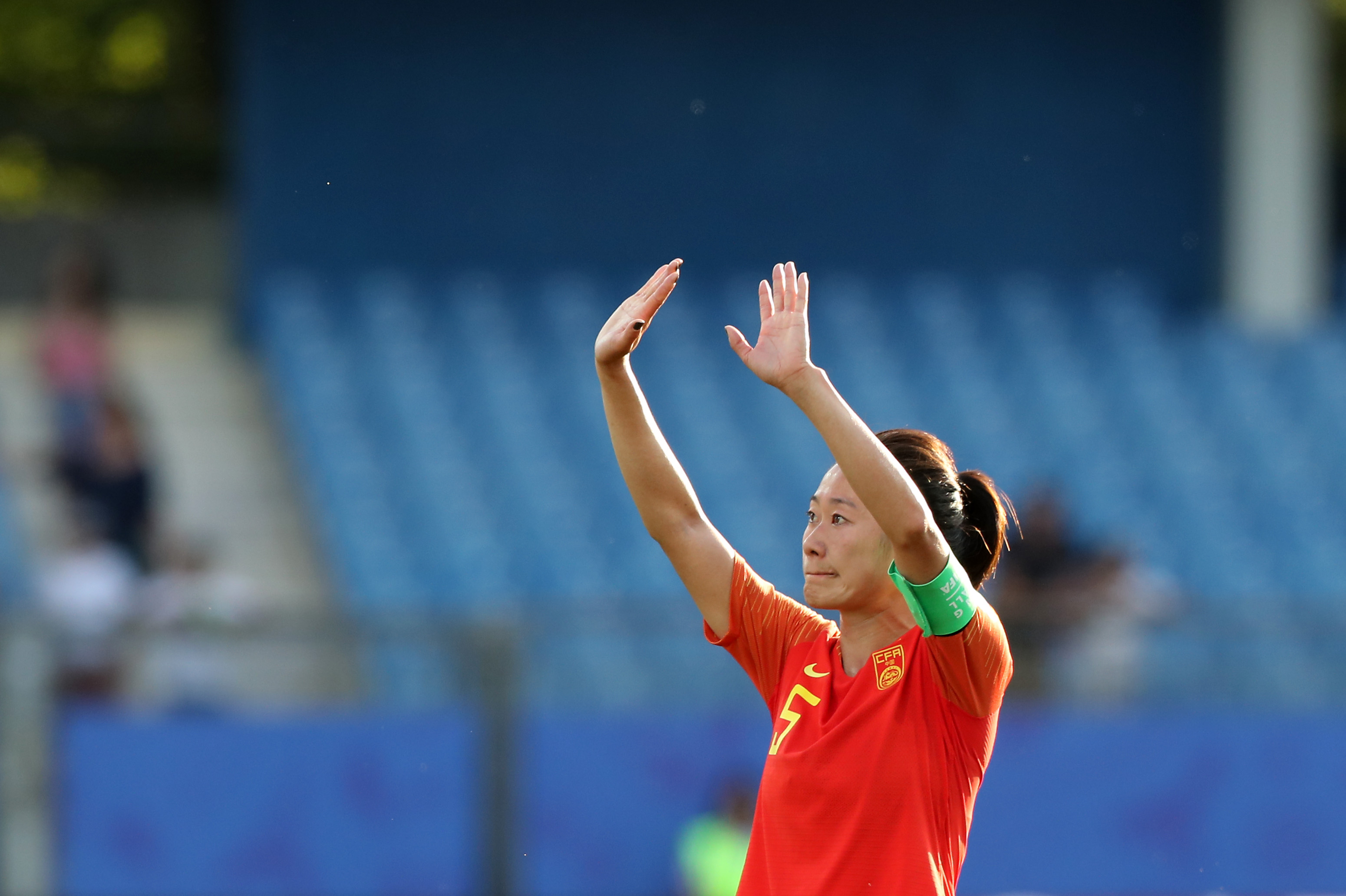 关于女足比赛选手风采展露，活动吸引众多观众的信息