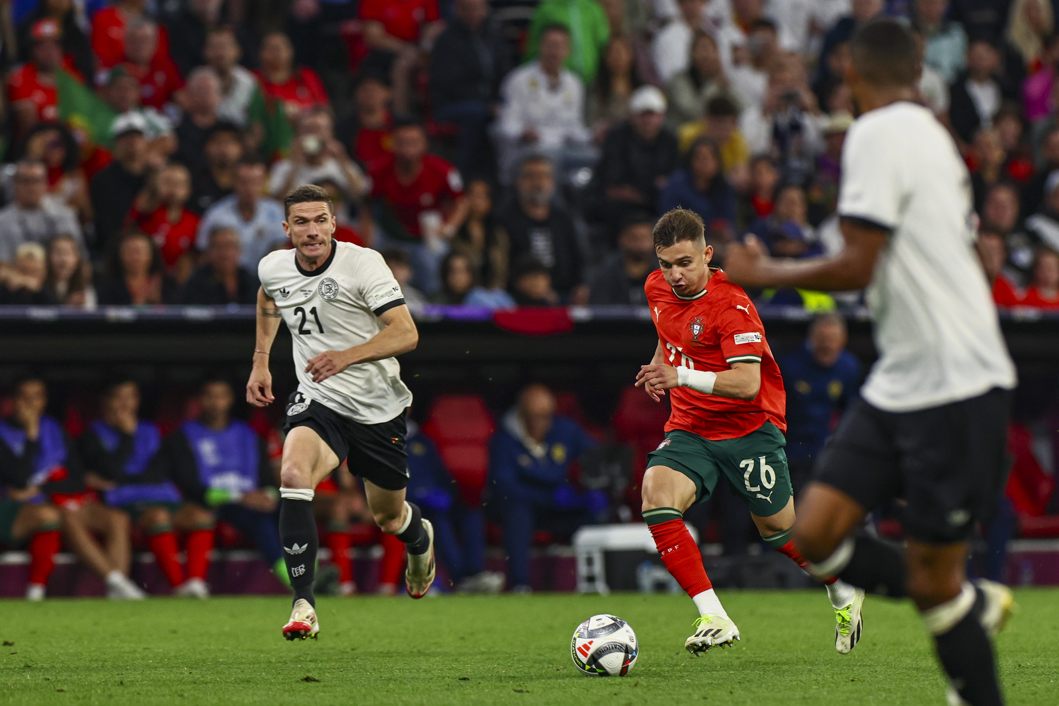 杏彩体育在线登录-葡萄牙队力克对手，晋级淘汰赛