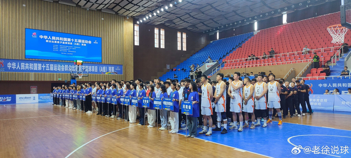 山东男篮在主场赢得比赛,全队合力 山东男篮在主场赢得比赛,全队合力