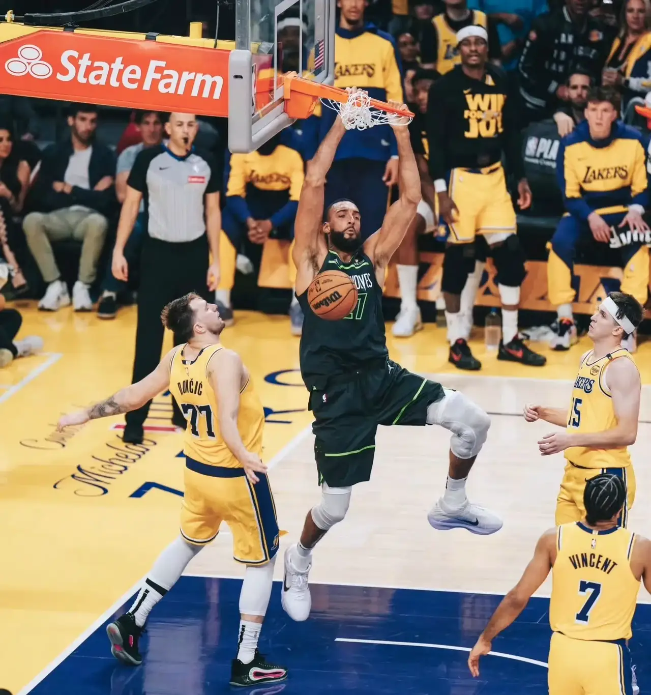 爵士豪取连胜!戈贝尔再现内线霸权 爵士豪取连胜!戈贝尔再现内线霸权