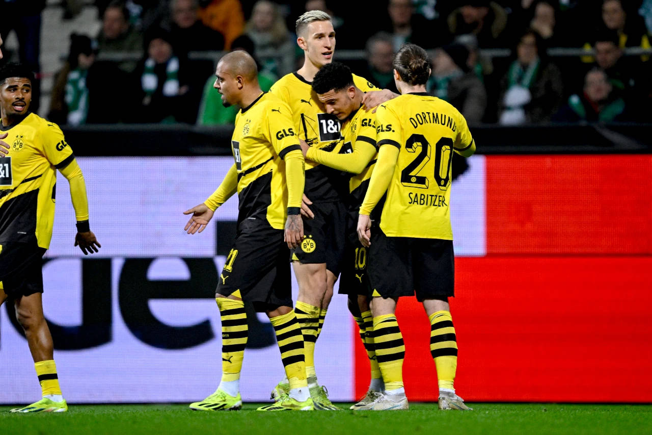 杏彩体育在线登录-多特蒙德客场遭遇惨败，德甲冠军希望蒙尘