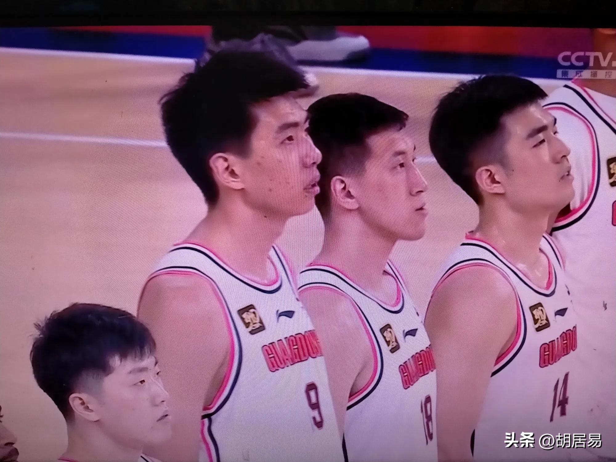 广东男篮再战获胜,继续霸占榜首位置 广东男篮再战获胜,继续霸占榜首位置