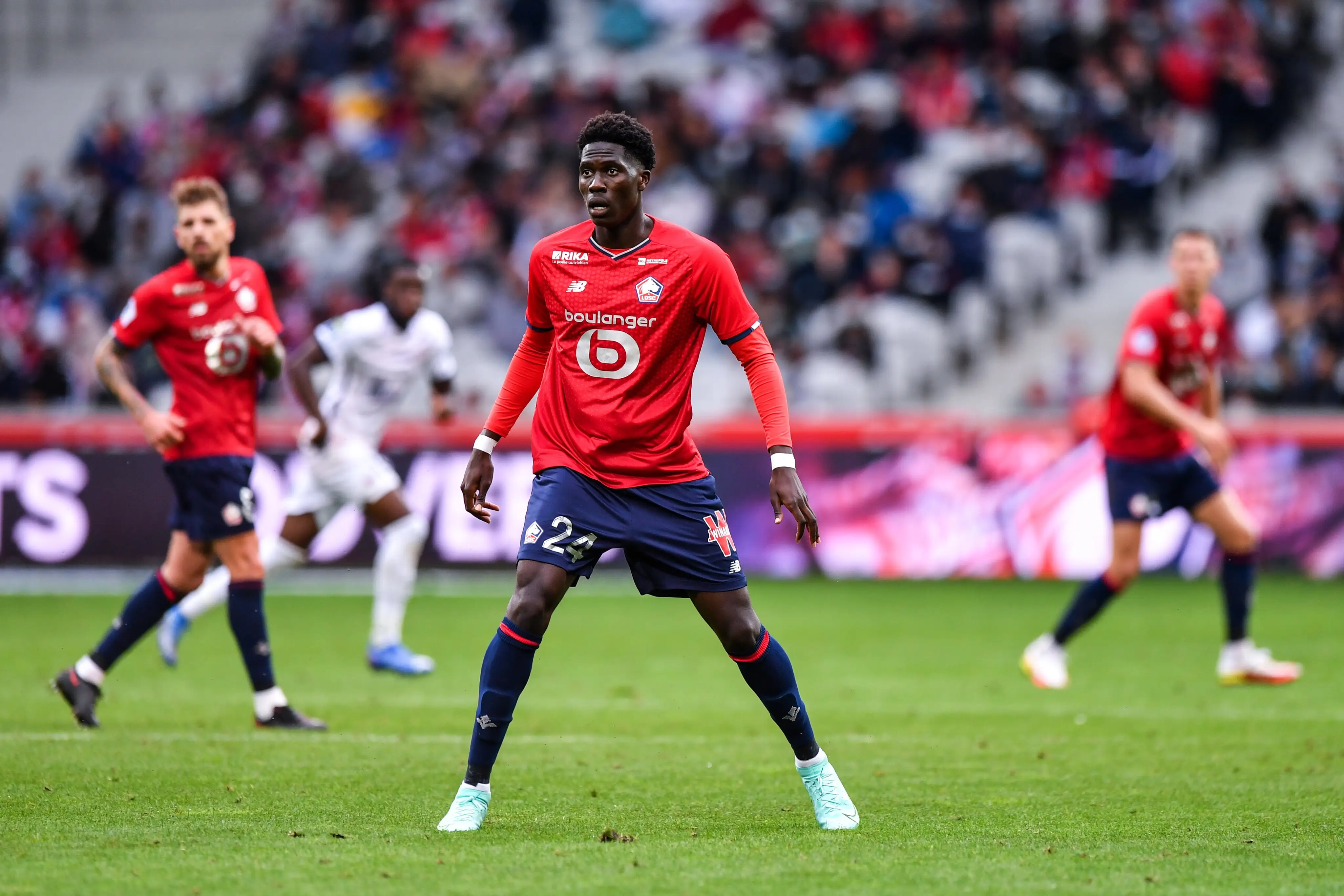 里尔队员表现出色,帮助球队取得比赛胜利 里尔队员表现出色,帮助球队取得比赛胜利