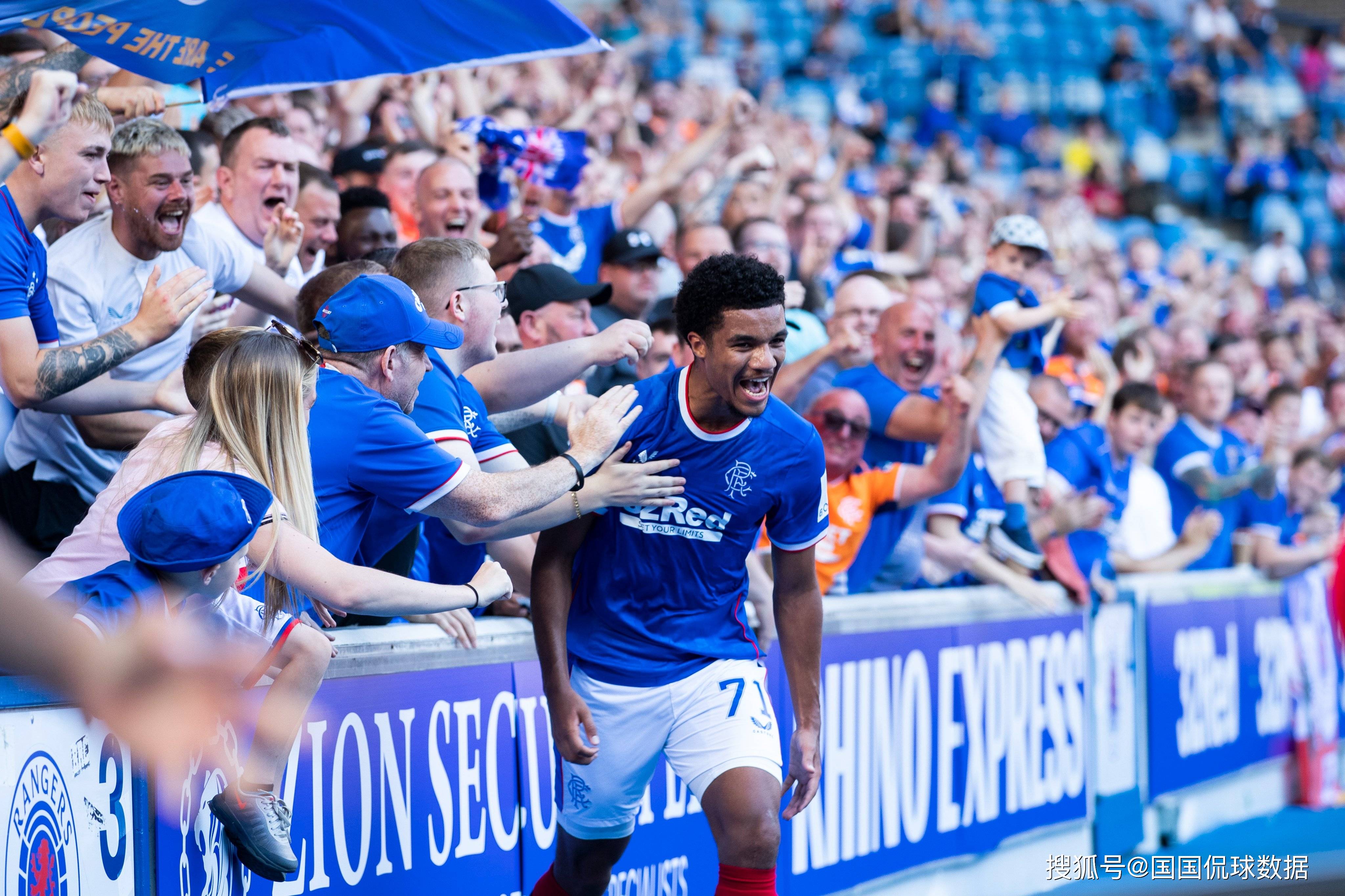 杏彩体育直播-顽强作战，球队最后时刻逆袭成功