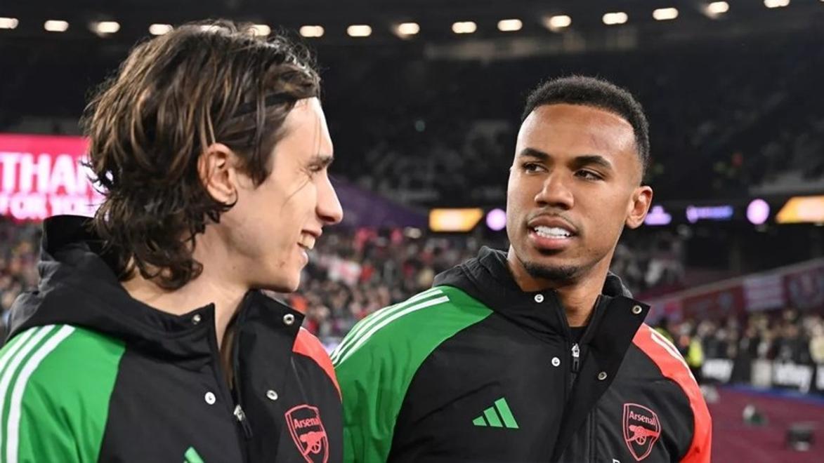 杏彩体育网站-包含阿森纳vs曼联：英超强强对话的词条