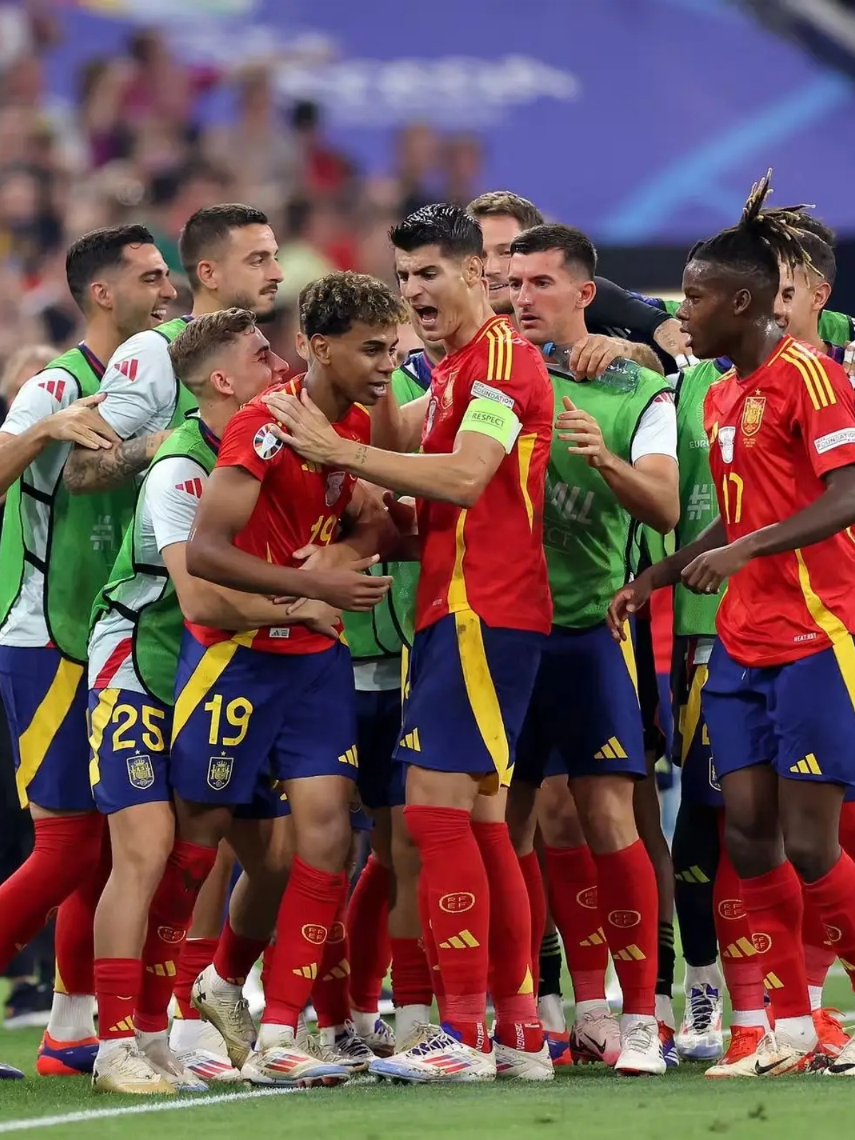 西班牙队在与瑞士队的比赛中获胜 西班牙队在与瑞士队的比赛中获胜