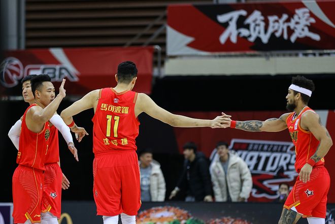 广州队再胜深圳，豪取四连胜