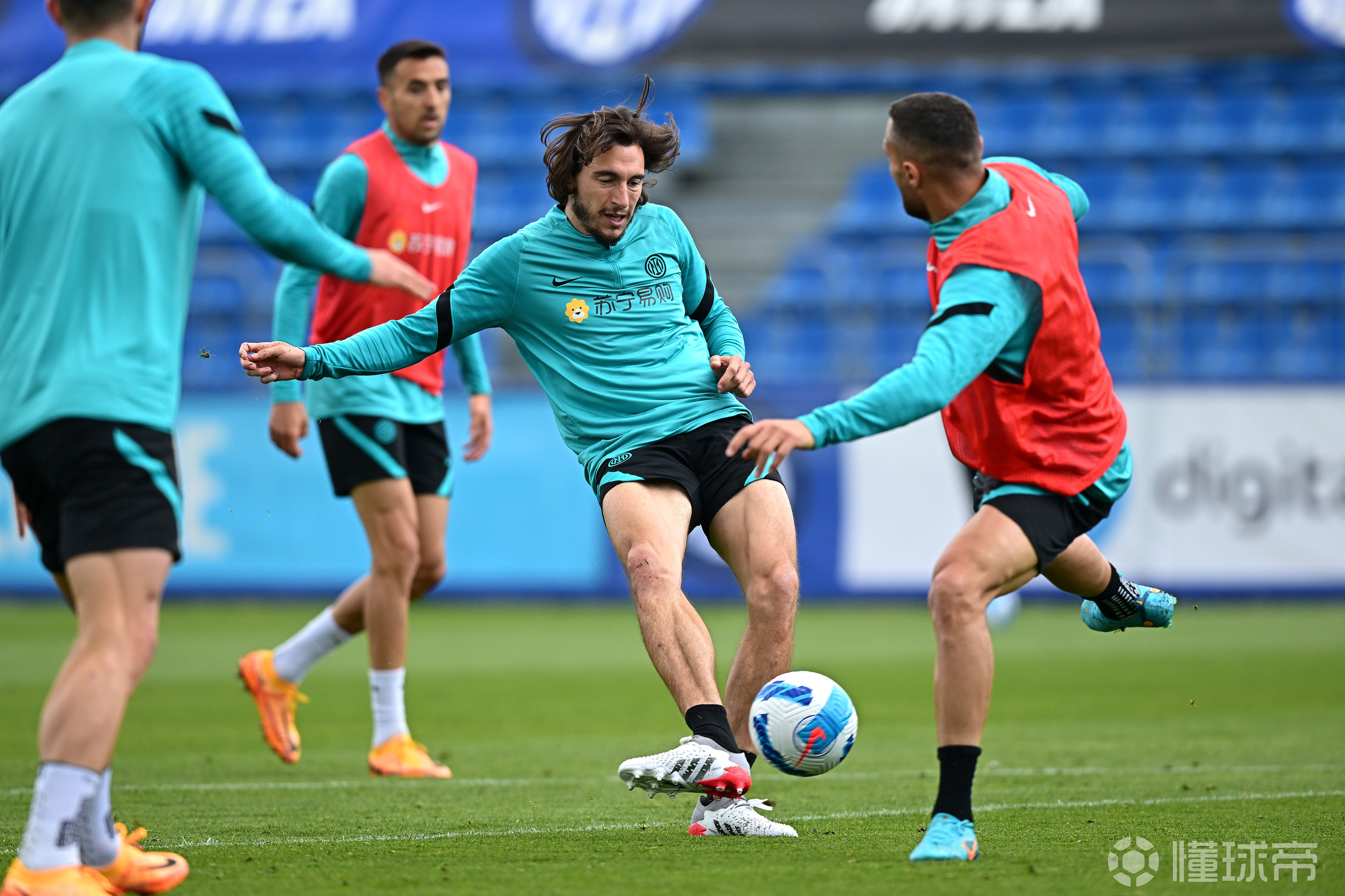 杏彩体育app-包含明斯抵达里昂备战下一场比赛的词条